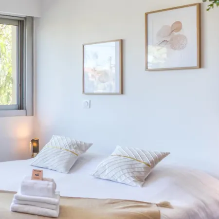 A3 - 2 Bdr Sea View 10 Min - Parking, Pool & Terrace Apartment Antibes