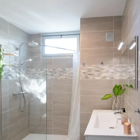 Apartment A3 - 2 Bdr Sea View 10 Min - Parking, Pool & Terrace *