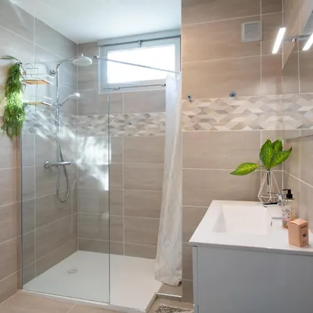 A3 Staywizus -2 Bdr Sea View 10 Min - Parking, Pool & Terrace