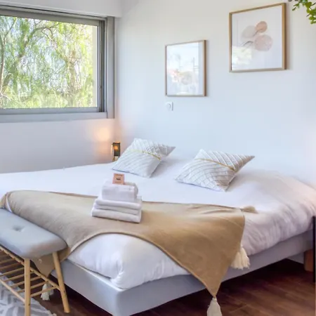 A3 - 2 Bdr Sea View 10 Min - Parking, Pool & Terrace Apartment
