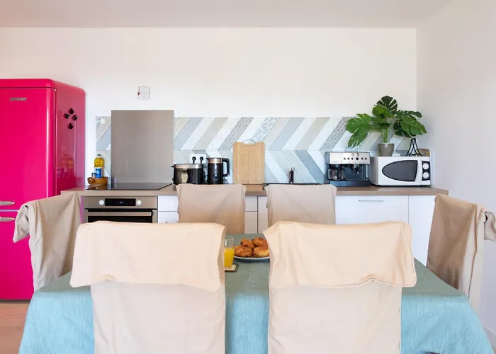 Apartmán A3 - Staywiz Us -2 Bdr Sea View 10 Min - Parking, Pool & Terrace *